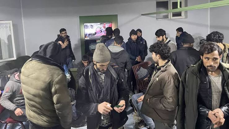 Ağrı’dan yola çıkan kaçak göçmenler Sakarya’da yakalandı