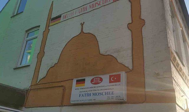 Alman kadından camide eğitim gören çocuklara bıçaklı tehdit