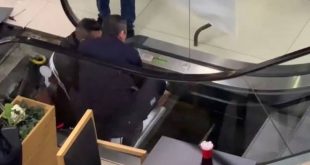 Ayağı yürüyen merdivene sıkışan çocuğun parmakları koptu