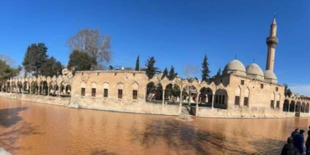 Deprem sonrası Balıklıgöl’ün suyu çamur rengine döndü!