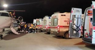 Deprem bölgesinden İstanbul'a getirilen yaralılar hastanelere sevk ediliyor