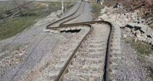 Deprem tren raylarını büktü!