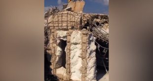 Hatay’da yıkılan bir binanın kolonlarından köpük çıktı