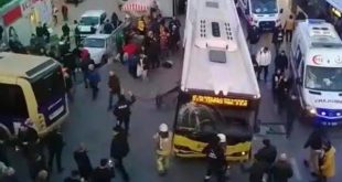 İETT otobüsü durağa daldı. Çok sayıda yaralı var