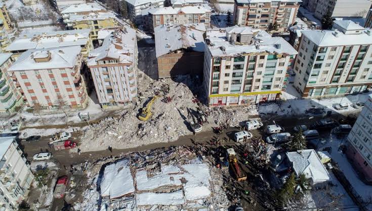 Malatya’da yıkılan binaların 31 sorumlusu için gözaltı kararı