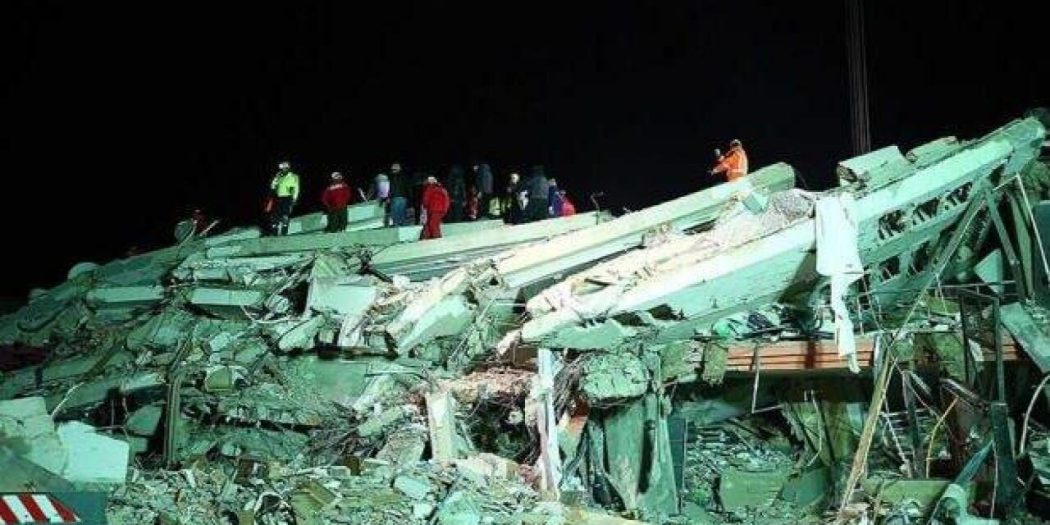 Pakistan’da okullarda depremzedeler için bağış toplandı