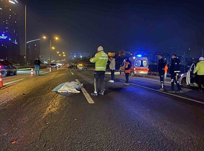 TEM Otoyolu’nda feci ölüm: Seyir halindeki otomobilden düşen kişiye iki araç çarptı