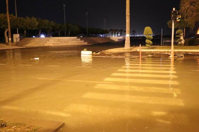 4,5 büyüklüğündeki depremin ardından İskenderun’da deniz taştı
