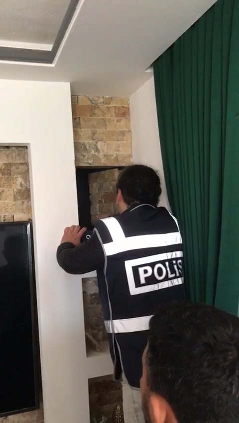 Antalya'da pes dedirten olay! Aranan hükümlü evindeki gizli bölmede yakalandı