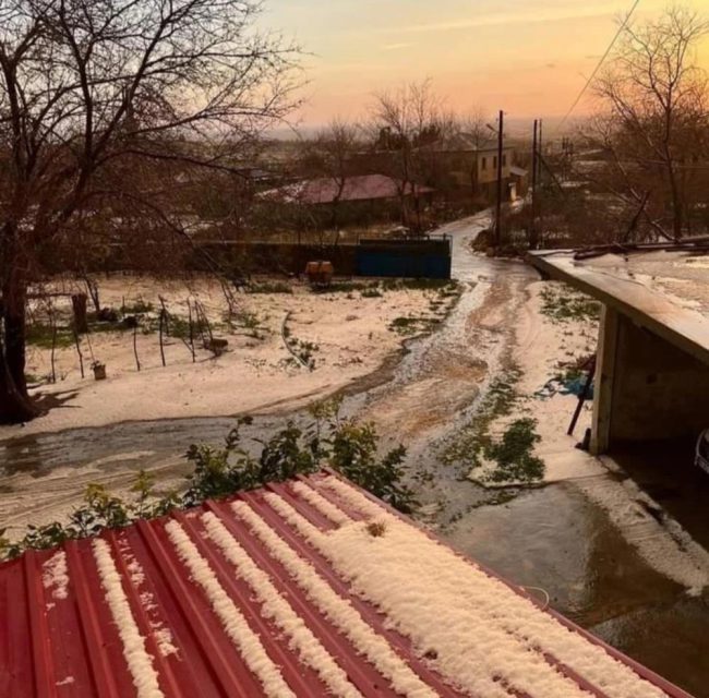 Osmaniye'de sağanak! Ev ve işyerlerini su bastı