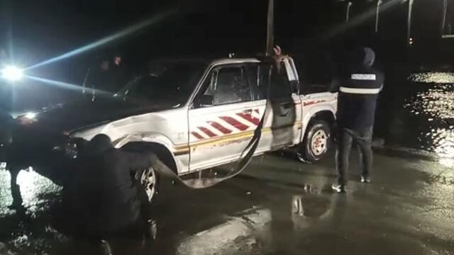 Artvin’de kamyonet denize düştü!