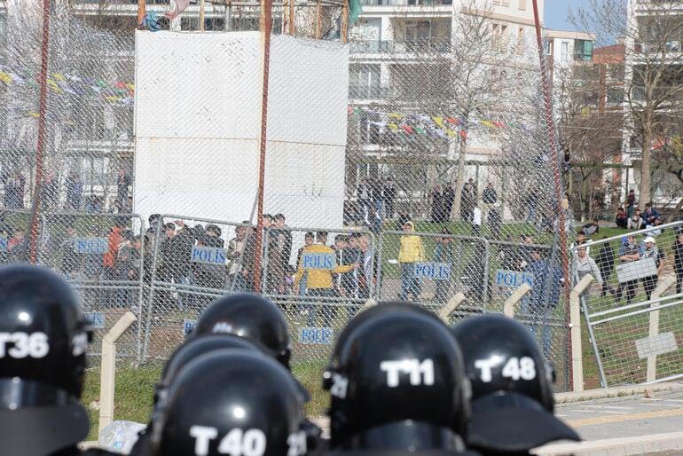 diyarbakir da teror yandaslari polise tas ve su sileleri firlatti 01