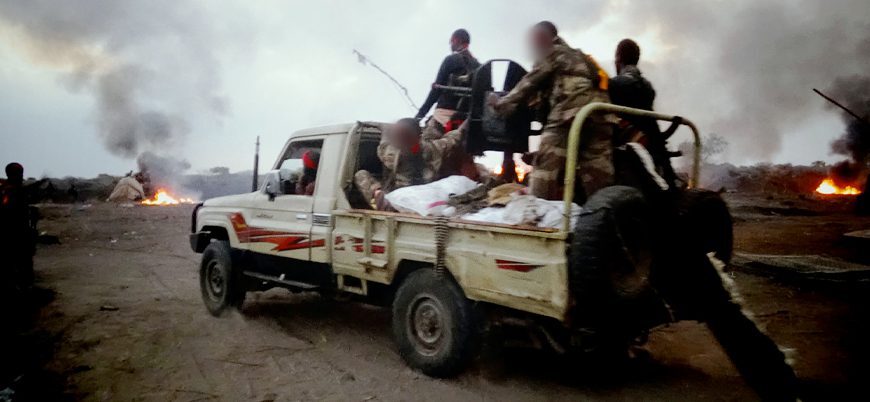 Eş Şebab Somali’de askeri üssü hedef aldı: Onlarca asker öldü