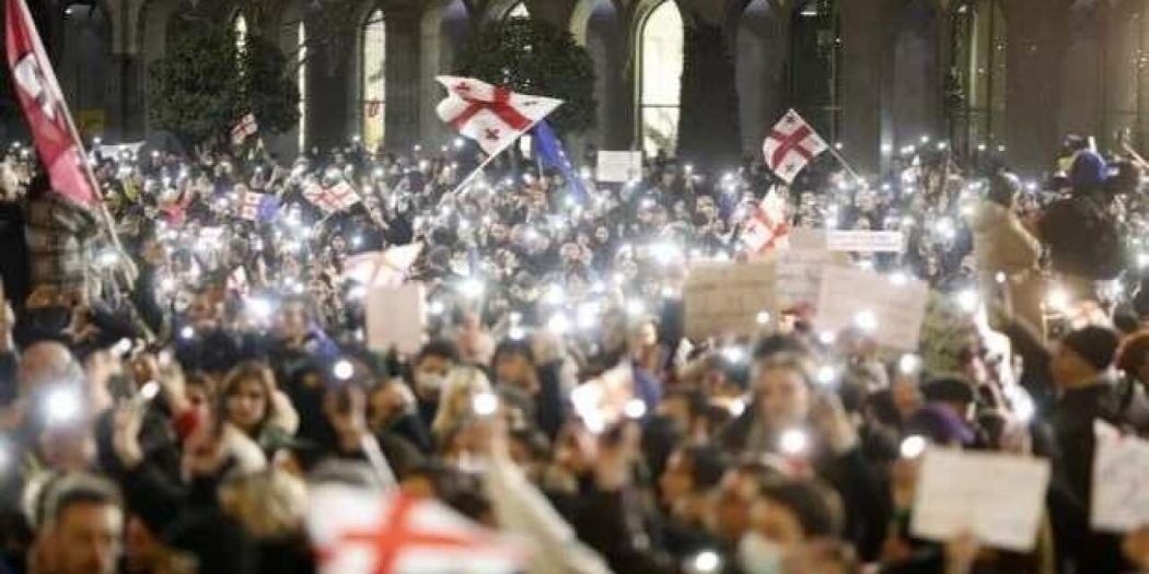 Gürcistan protestolara boyun eğdi; ‘yabancı ajan’ yasası geri çekildi