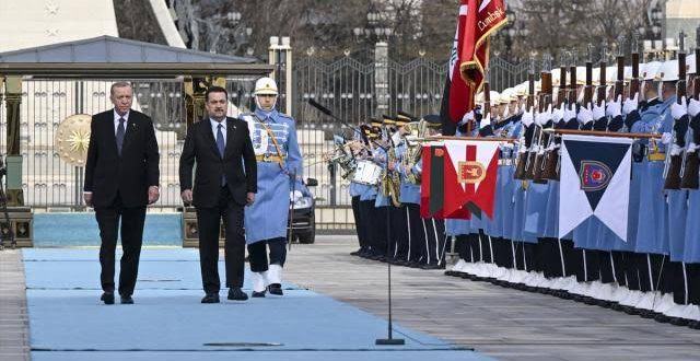 Irak Başbakanı resmi törenle karşılandı!