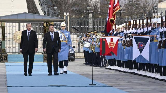 Irak Başbakanı resmi törenle karşılandı!