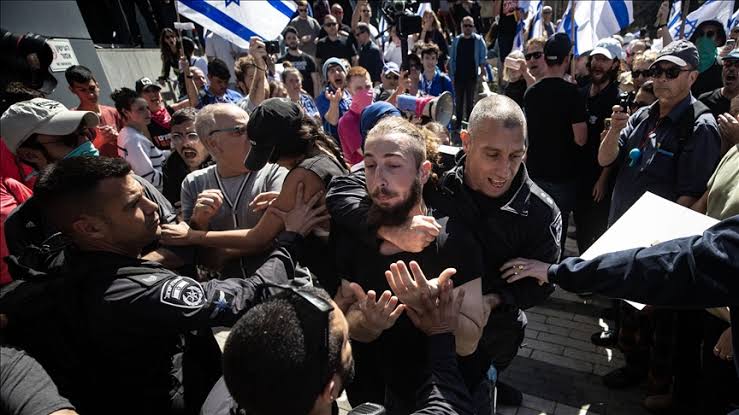İsrailli Bakan, Tel Aviv polis şefini görevden aldı