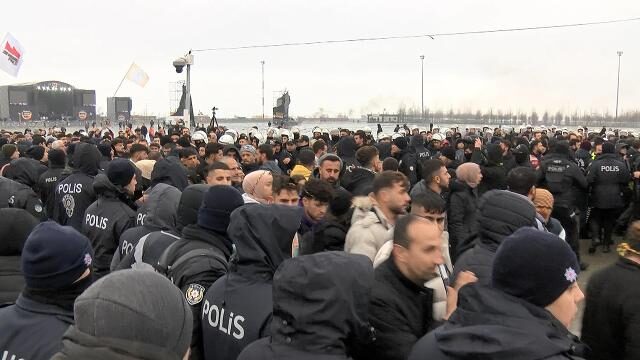 Nevruz kutlamasında yasa dışı slogan atan kişiler gözaltına alındı