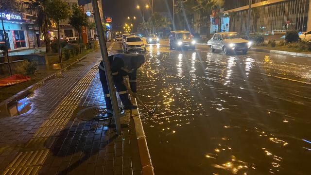 Osmaniye’de sağanak! Ev ve işyerlerini su bastı