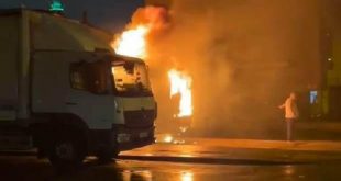 Pendik'te park halindeki kamyon alevlere teslim oldu