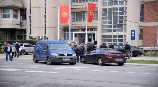 Podgorica’da mahkeme binasına el bombalı saldırı