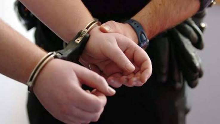 Polis kılığına giren İranlı turistleri soydu