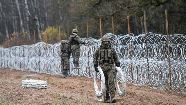 Polonya, Rusya ile ilan sınırına dikenli tel çekti