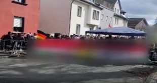 Terör örgütü PKK yandaşlarından Türk konsoloslukları önünde gösteri