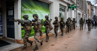 Fransız ve İngiliz askerlerin tatbikatı alay konusu oldu