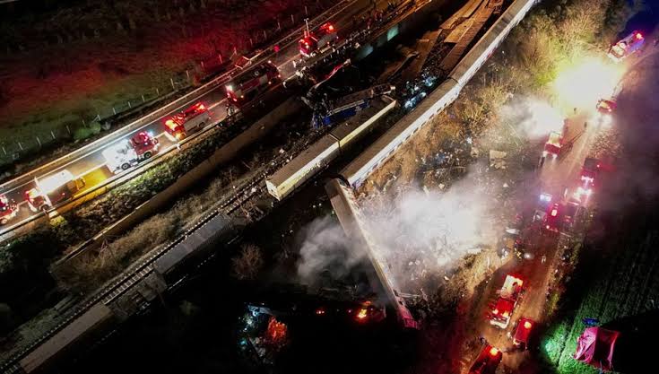 Yunanistan’da iki tren çarpıştı: En az 26 kişi hayatını kaybetti