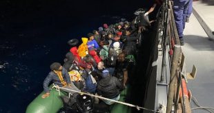 Yunanistan tarafından geri itilen 60 göçmen kurtarıldı