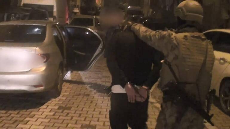 İstanbul’da El Kaide ve IŞİD suçlamasıyla 16 gözaltı İstanbul’da El Kaide ve IŞİD suçlamasıyla 16 gözaltı