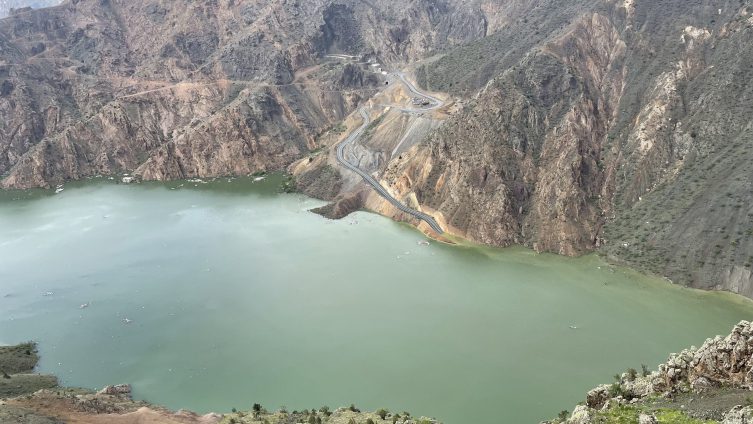 Eski ilçe merkezi tamamen sular altında kaldı