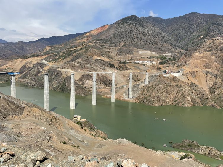 Eski ilçe merkezi tamamen sular altında kaldı