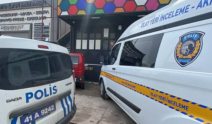 Başörtüsü baskı makinesine sıkışan kadın hayatını kaybetti