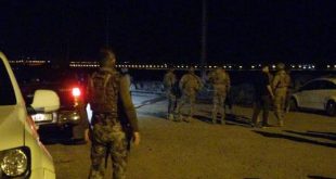 Diyarbakır'da polis aracına ateş açıldı