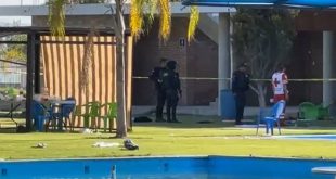 Halka açık yüzme havuzuna silahlı saldırı düzenlendi: 7 ölü