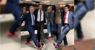 Kanada'da mecliste 'pembe topuklu' protesto