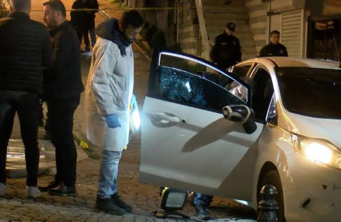 Kartal’da park halindeki araca silahlı saldırı düzenlendi: 2 ölü