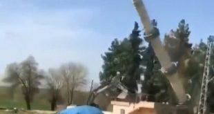 Kepçe operatörü yıktığı minarenin altında kalarak can verdi!