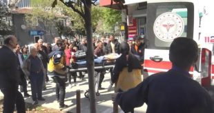 Yoldan geçerken kafasına beton parçası düşen kadın kurtarılamadı