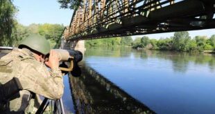Yunanistan'dan zorla gönderilen 5 kişi yakalandı