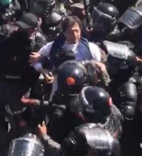 İmran Han tutuklandı; Pakistan karıştı!