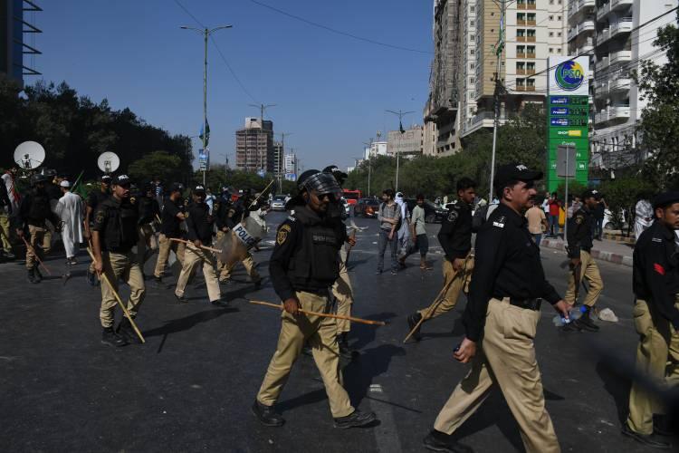 İmran Han tutuklandı; Pakistan karıştı!