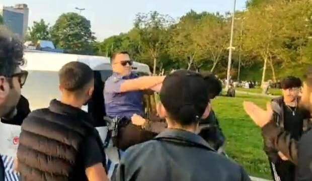 Kadıköy’de polise yumruklu saldırı!