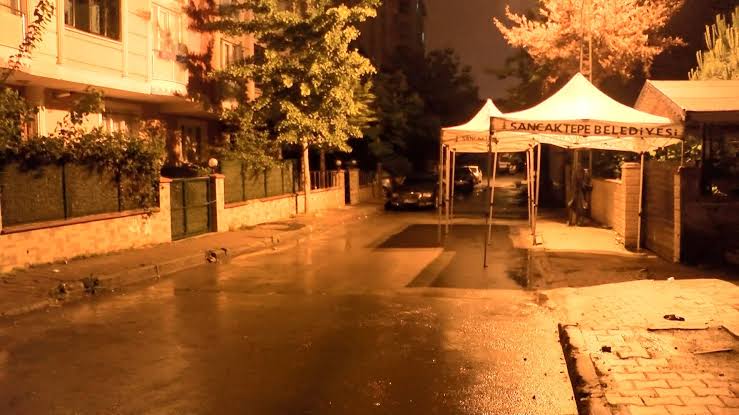 5 yaşındaki çocuk balkondan düşerek hayatıni kaybetti!
