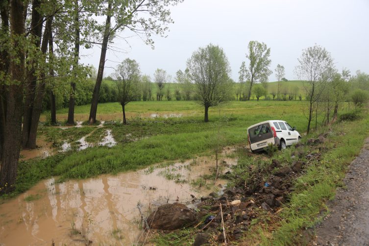 Kastamonu’da yol çöktü, tarım arazilerini su bastı