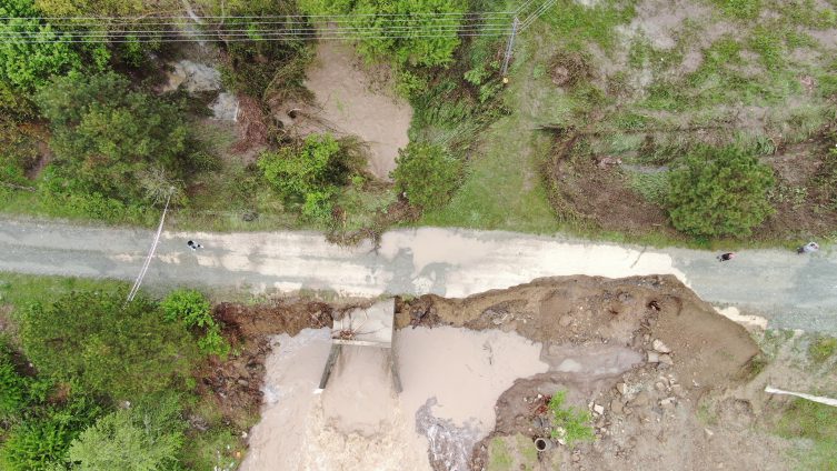 Kastamonu’da yol çöktü, tarım arazilerini su bastı