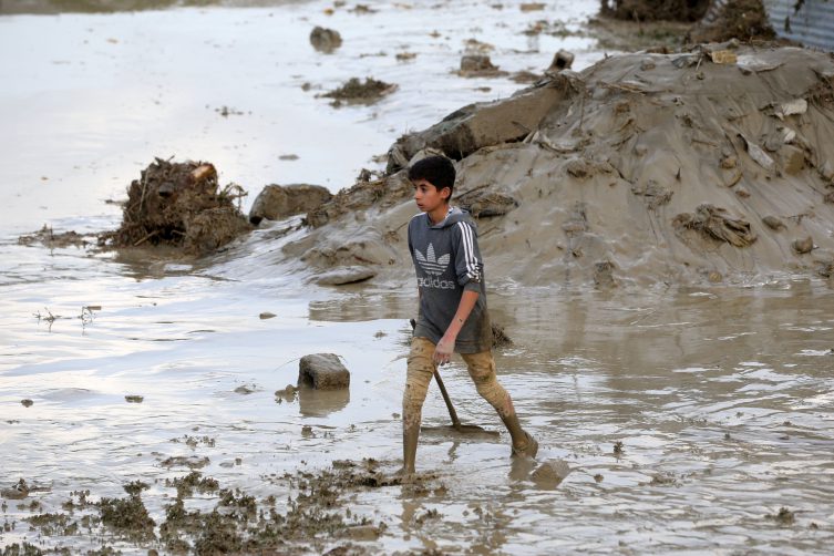 Muş'ta sağanak sele döndü: Maddi hasar oluştu