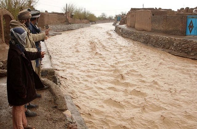 afganistan i sel vurdu 13 kisi hayatini kaybetti 01